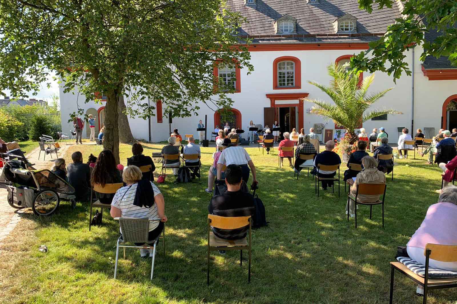 Hier geht es zu einer Diashow, bei der Bilder vom 'GIFF Gottesdienst in Oberkotzau' gezeigt werden.