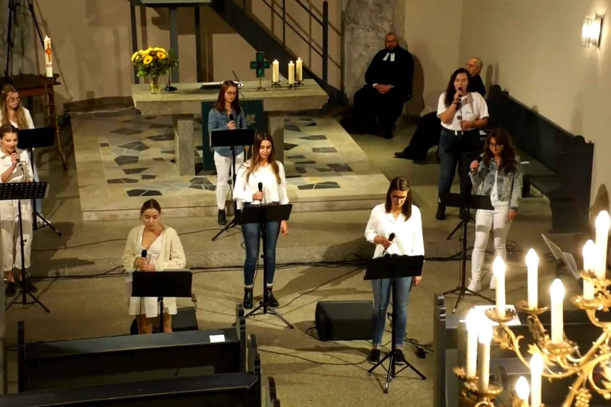 Hier geht es zu einer Diashow, bei der Bilder vom 'GIFF Gottesdienst in Oberkotzau' gezeigt werden.